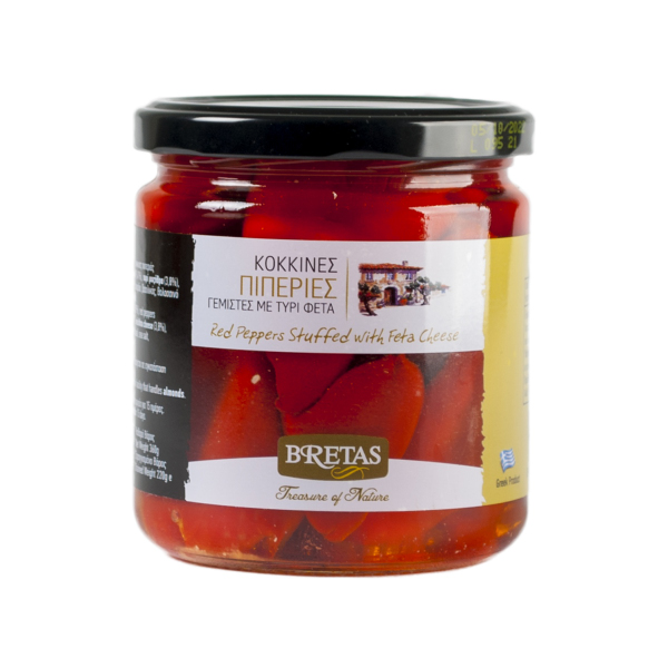 Červená paprika pálivá plnená Feta syrom v slanom náleve. 